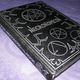 Ejemplar de un Necronomicon de Simon